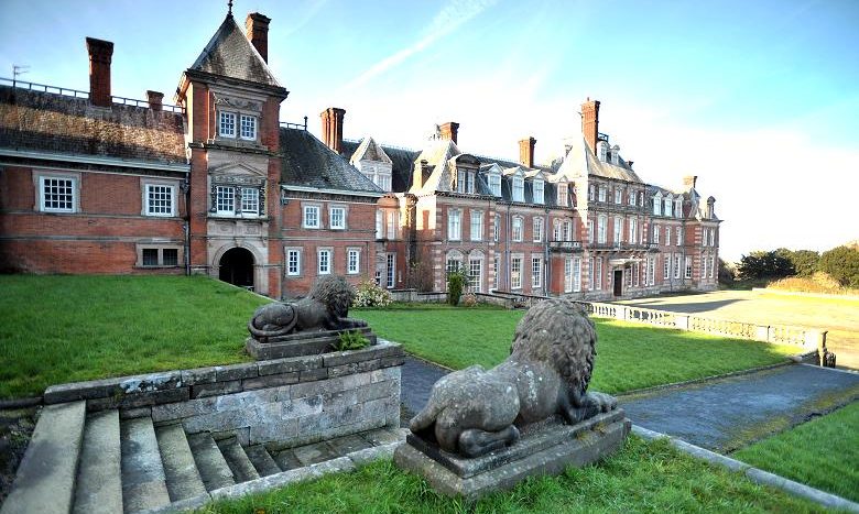 View from the statues based outside the left side stables attached to the Kinmel Hall. View from the statues based outside the left side stables attached to the Kinmel Hall.